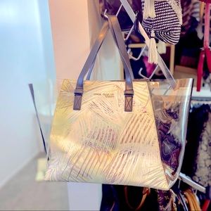 Vince Camino beach bag.